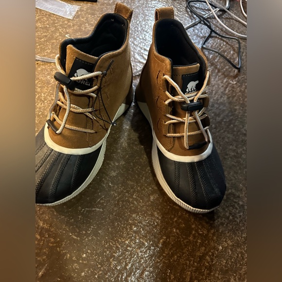 SOREL
Out N About IV Classic Waterproof Duck Boot
Size 7 Women’s. Worn once. - Picture 2 of 8